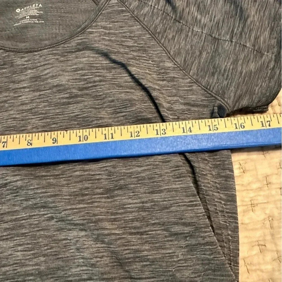 Athleta Speedlight Medium Grey Spacedye Short Sleeve Fitted Athletic Tee Sz M(G - Picture 3 of 11